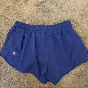lululemon blue hotty hot 2.5” shorts